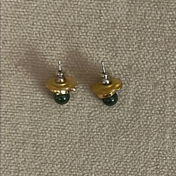 Elegant Gold & Green Stud Earrings - Picture 4 of 5